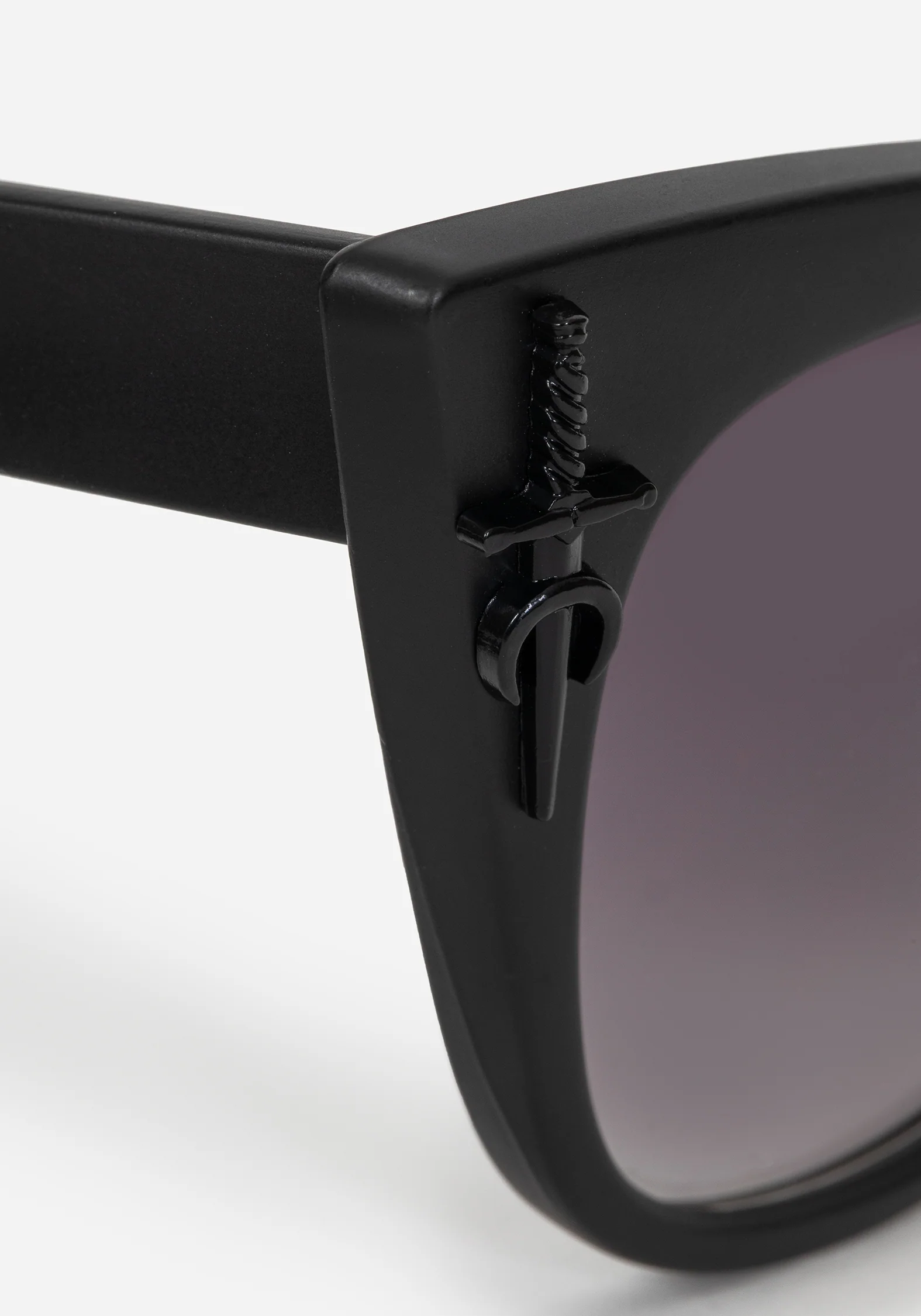 Anelace Chain Cat Eye Sunglasses - Image 2