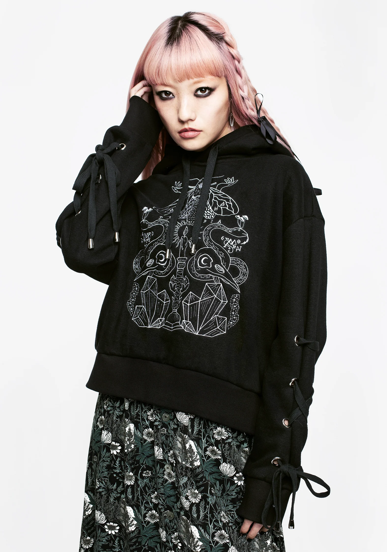Angitia Embroidered Crop Hoody - Image 5