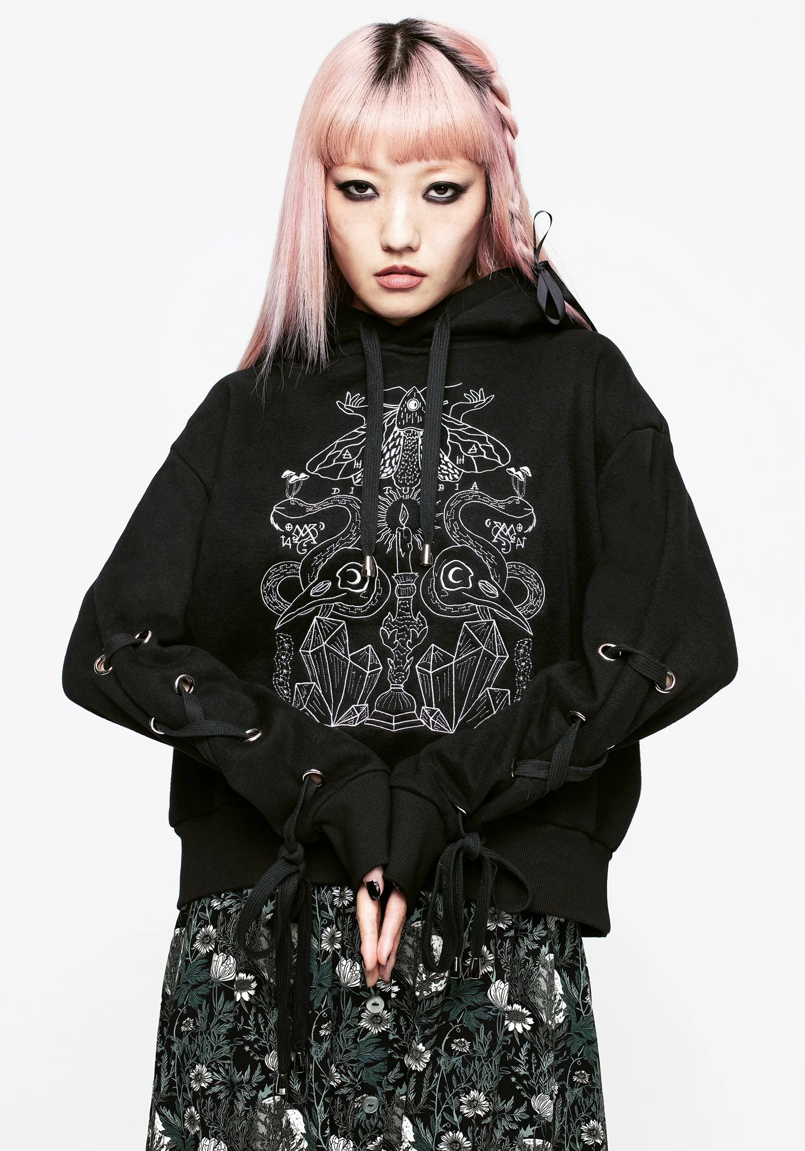 Angitia Embroidered Crop Hoody - Image 7
