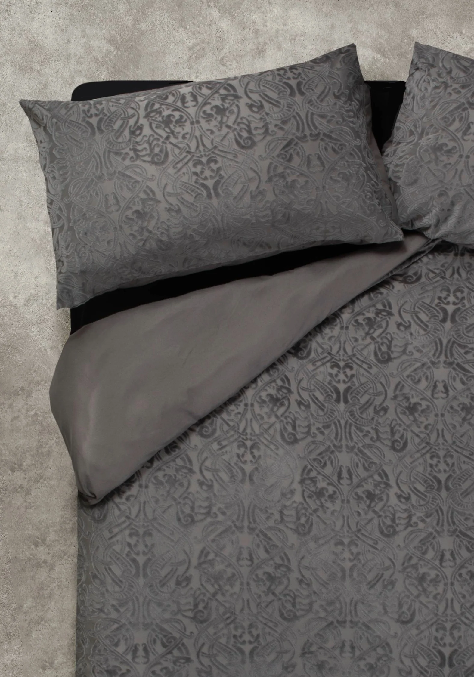 Branwyn Dragon Velvet Bedding (US Queen) - Image 2