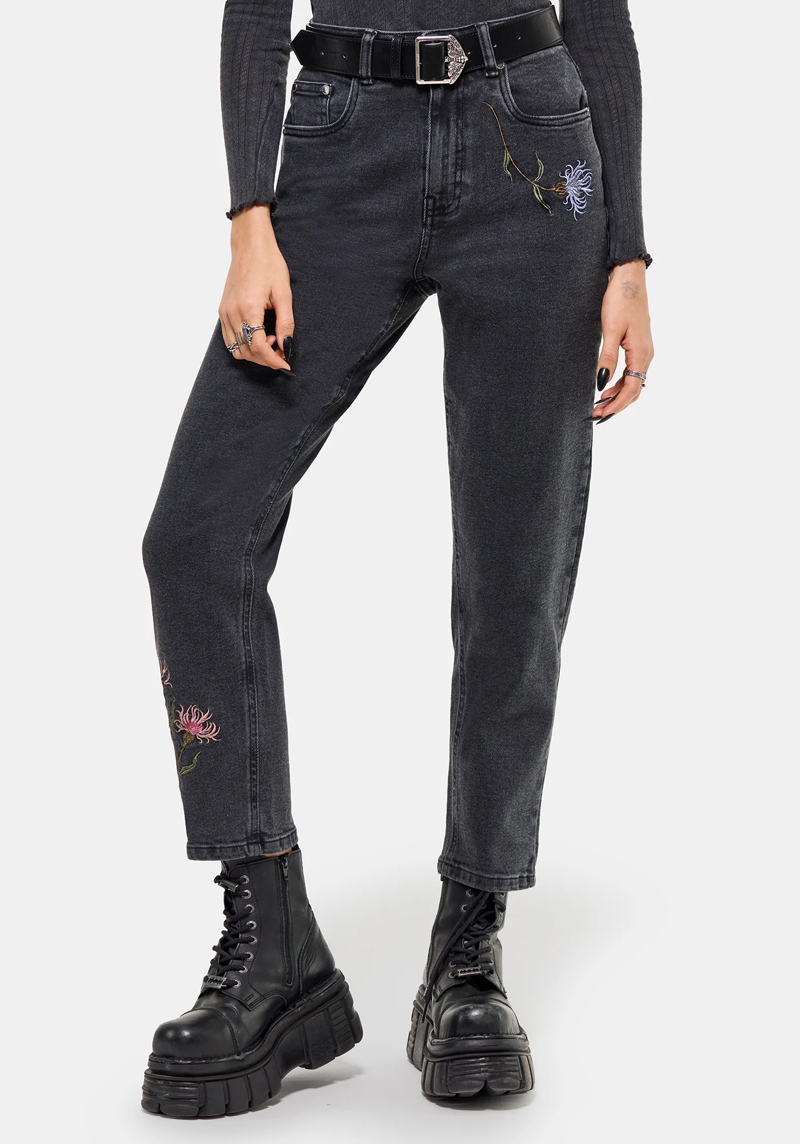 Rosanella Embroidered Denim Mom Jean