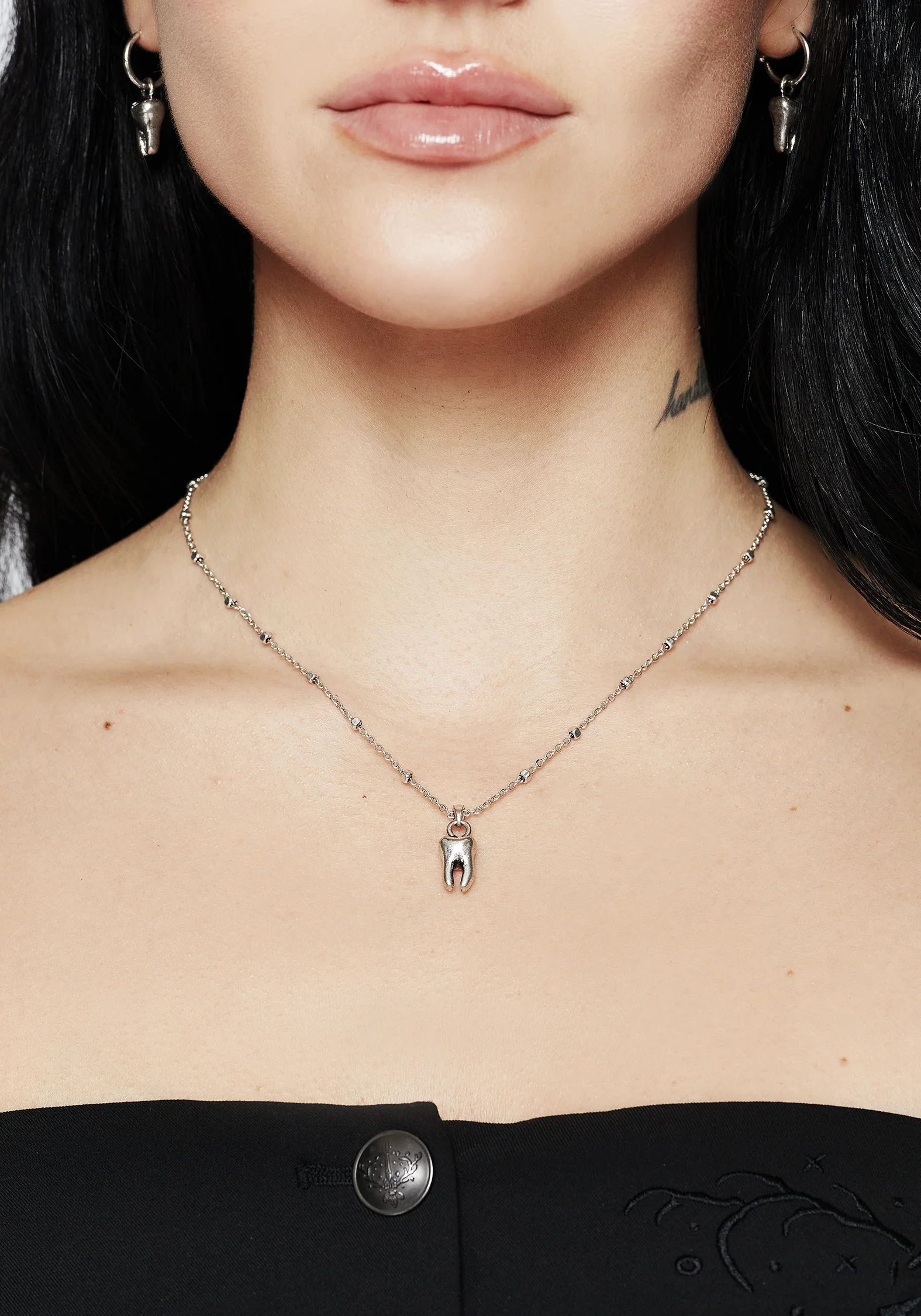 Tooth Pendant Necklace